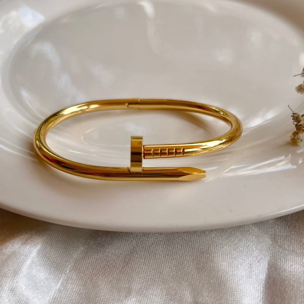 Stellar bangle