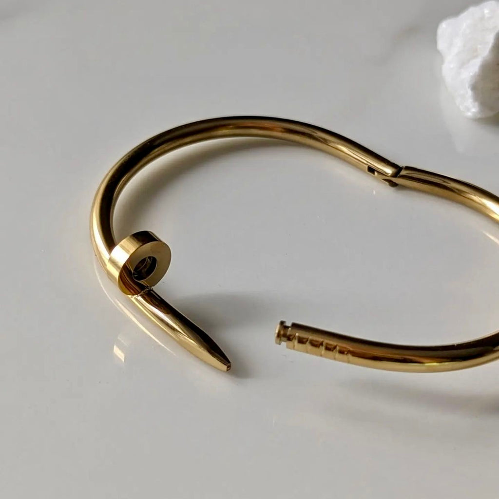Stellar bangle