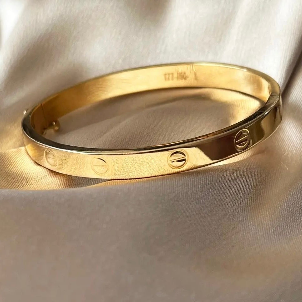 Amora Love Bangle